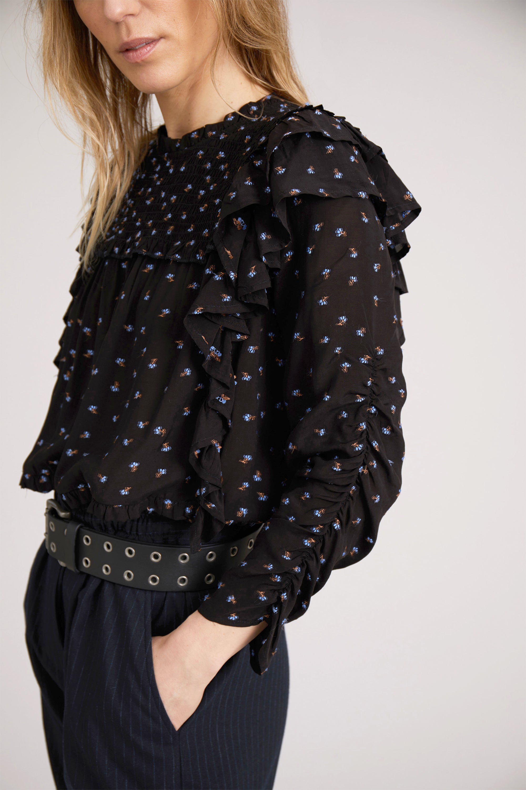 CRISP - BLACK