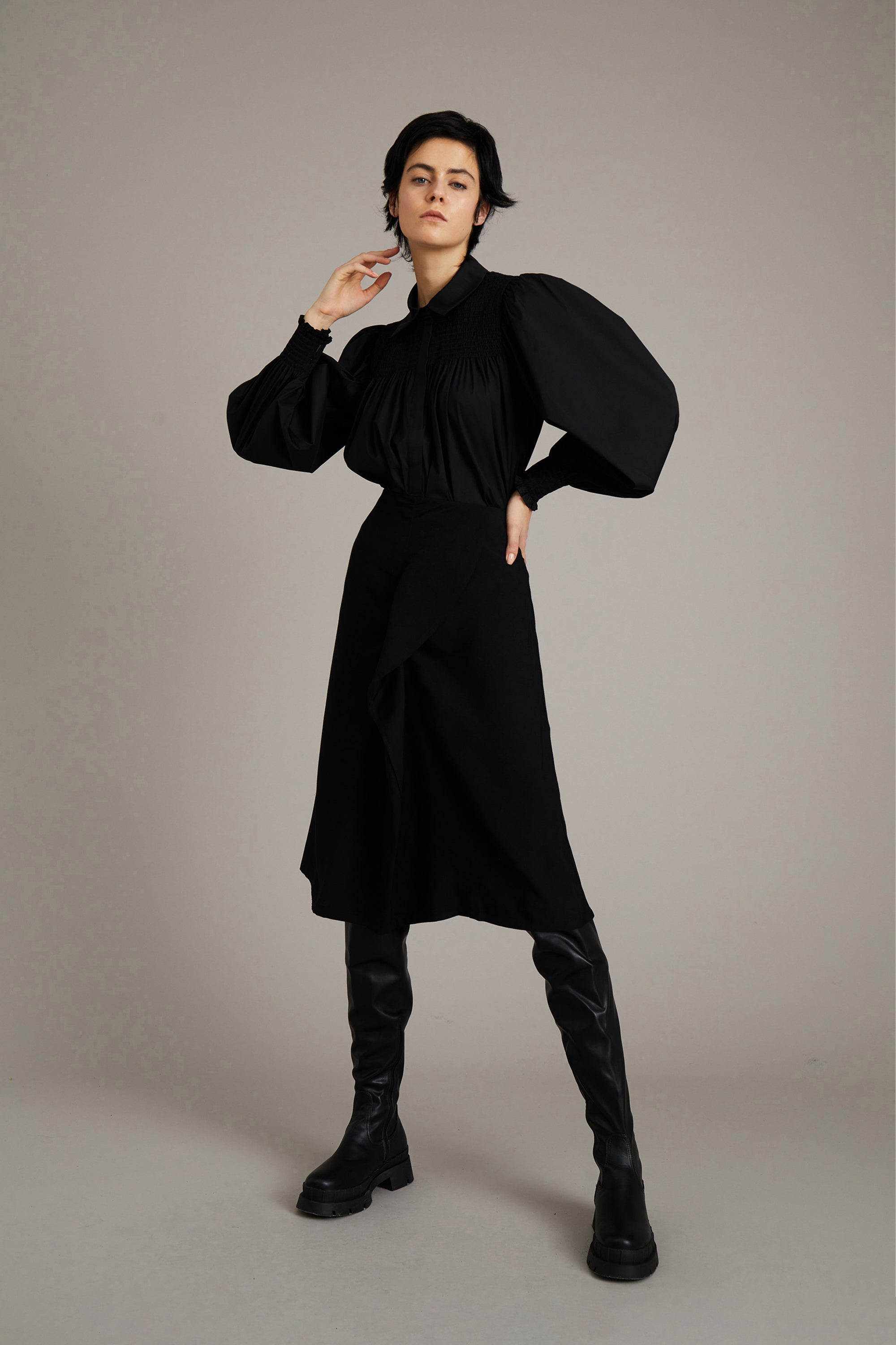AMAD - BLACK