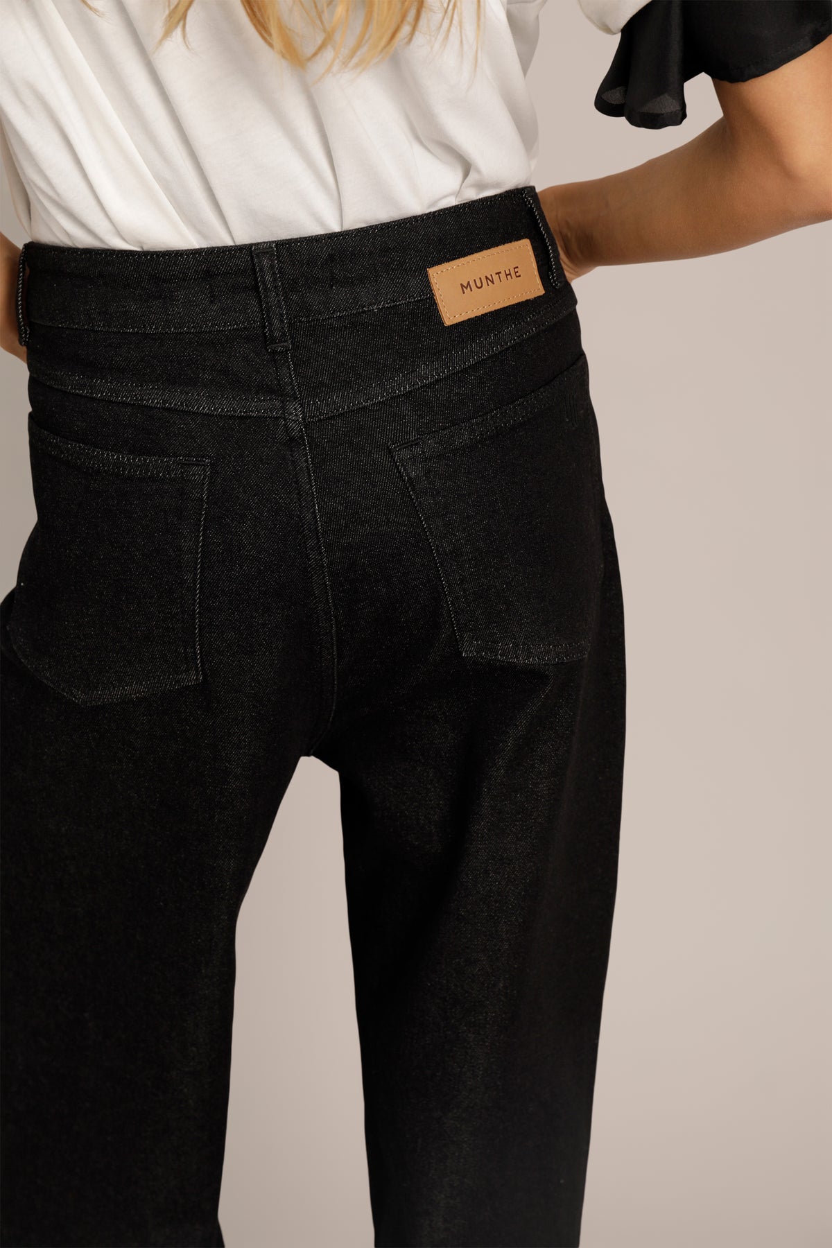 AMPUS - BLACK