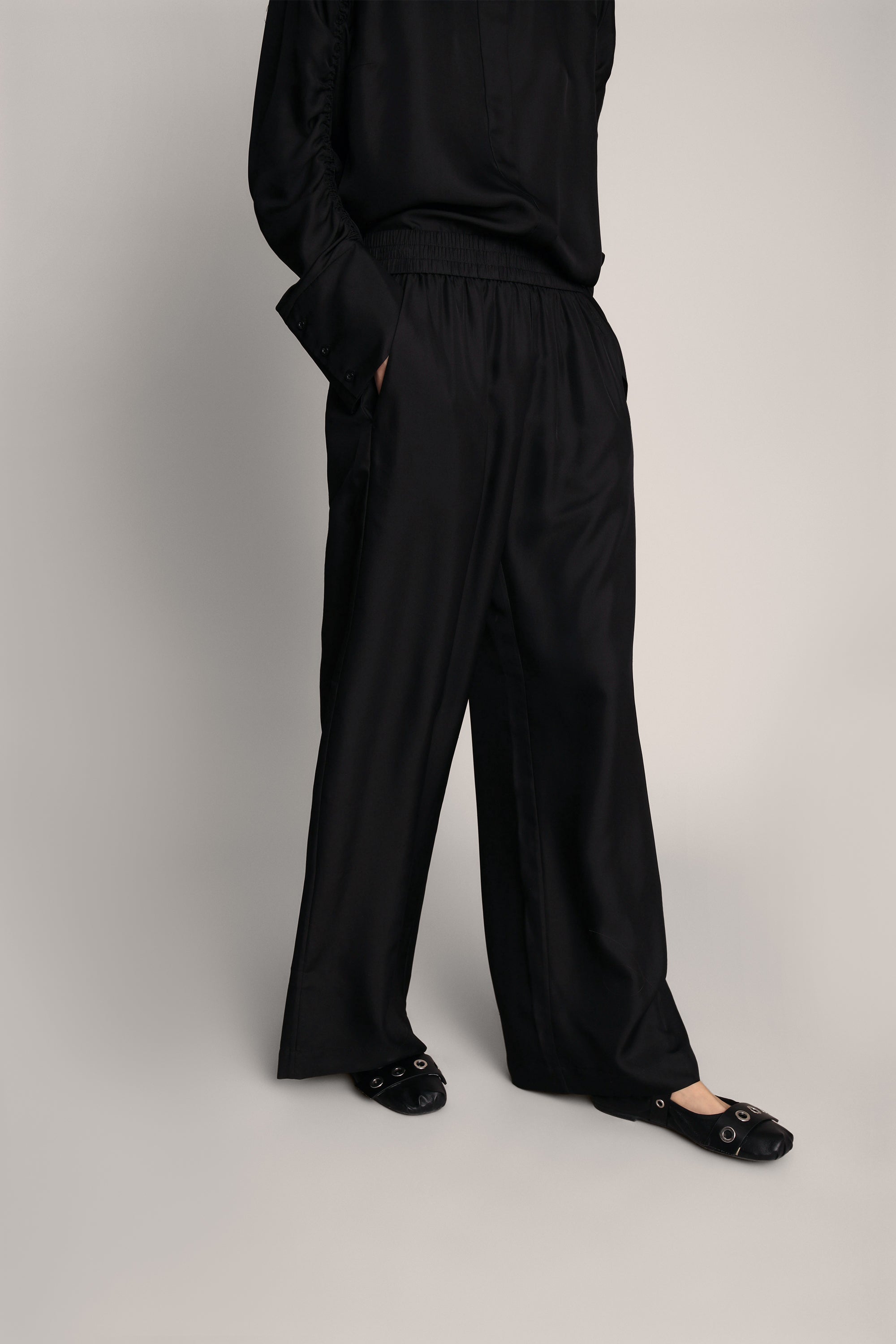 ARUM - BLACK